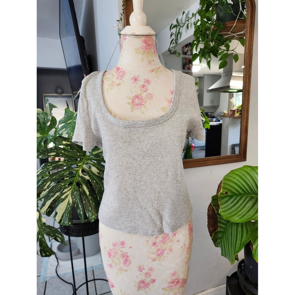Universal Thread Gray Scoop Neck Short Sleeve Ribbed Top - Picture 2 of 6